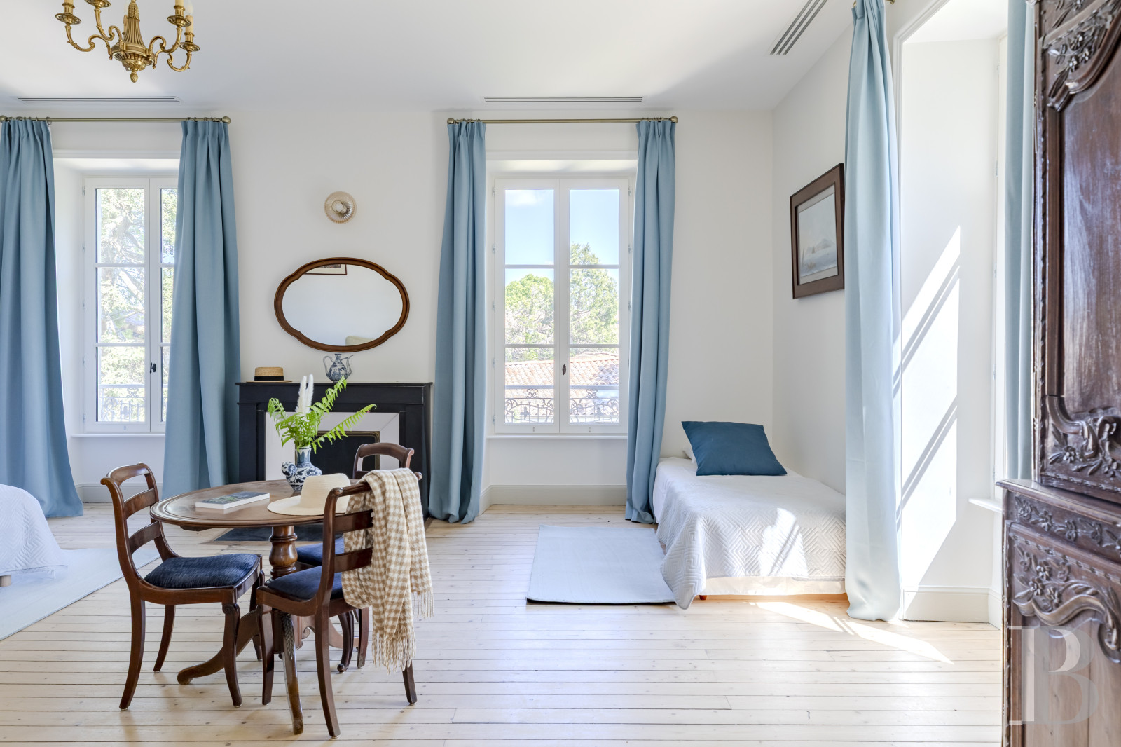 En Ardèche, à Vernoux-en-Vivarais, une maison du 19e siècle et son jardin dominant les reliefs - photo  n°21